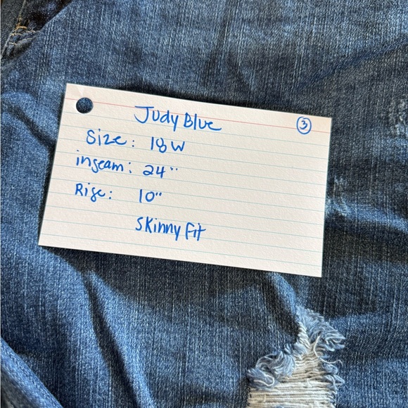 Judy Blue Distressed Crop Blue Jeans, size 18W - Picture 4 of 4
